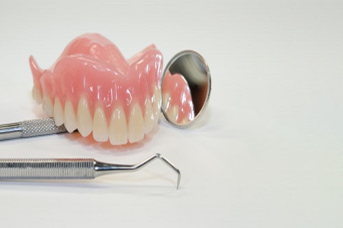 Материалы, используемые для изготовления зубных протезов