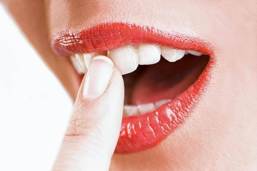 Расшатывание зубов: почему происходит и как его лечить