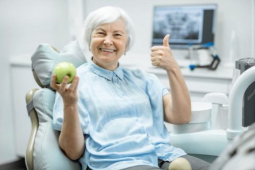 Виды протезирования зубов у людей пожилого возраста