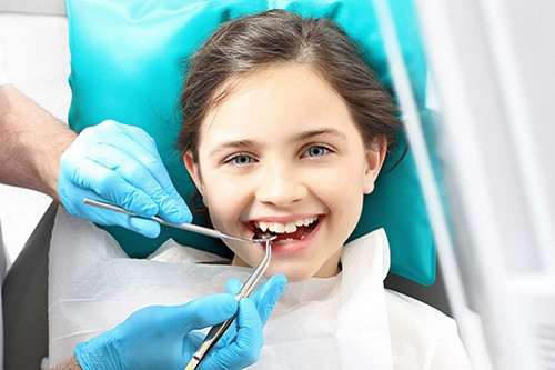 Как нужно ухаживать за молочными зубами у детей