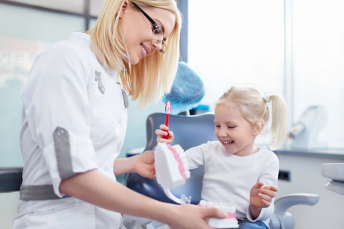 За какими услугами детских стоматологов обращаются чаще всего